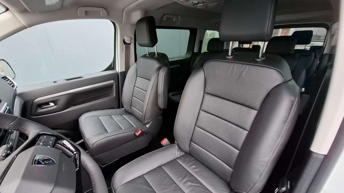 Fahrzeugbild eines Peugeot Traveller