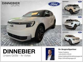 Schräge Frontansicht auf einen Ford Explorer , freigestellt