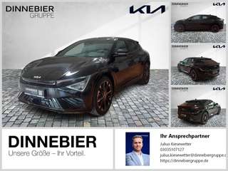 Schräge Frontansicht auf einen Kia EV6 , freigestellt