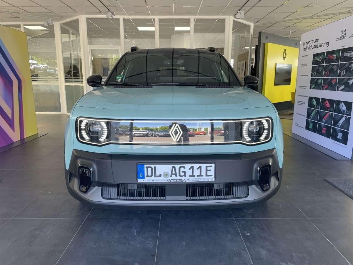 Fahrzeugbild eines Renault 4 E-TECH