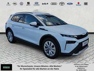 Schräge Frontansicht auf einen Skoda Elroq , freigestellt