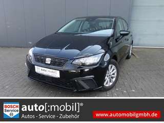 Schräge Frontansicht auf einen SEAT Ibiza , freigestellt