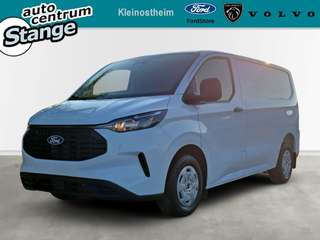 Schräge Frontansicht auf einen Ford Transit Custom , freigestellt