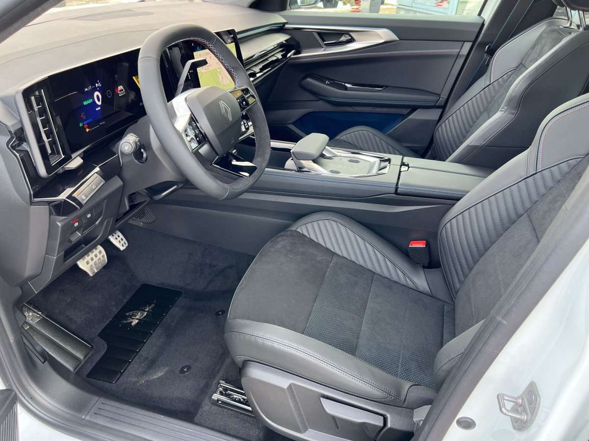 Fahrzeugbild eines Renault Rafale