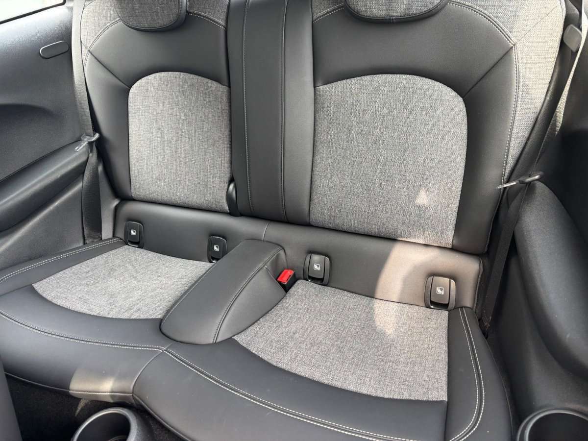 Fahrzeugbild eines MINI COOPER SE