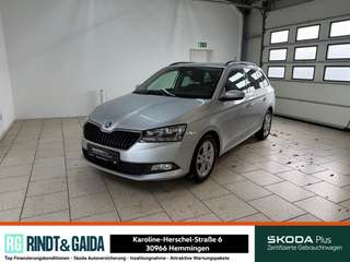 Schräge Frontansicht auf einen Skoda Fabia , freigestellt