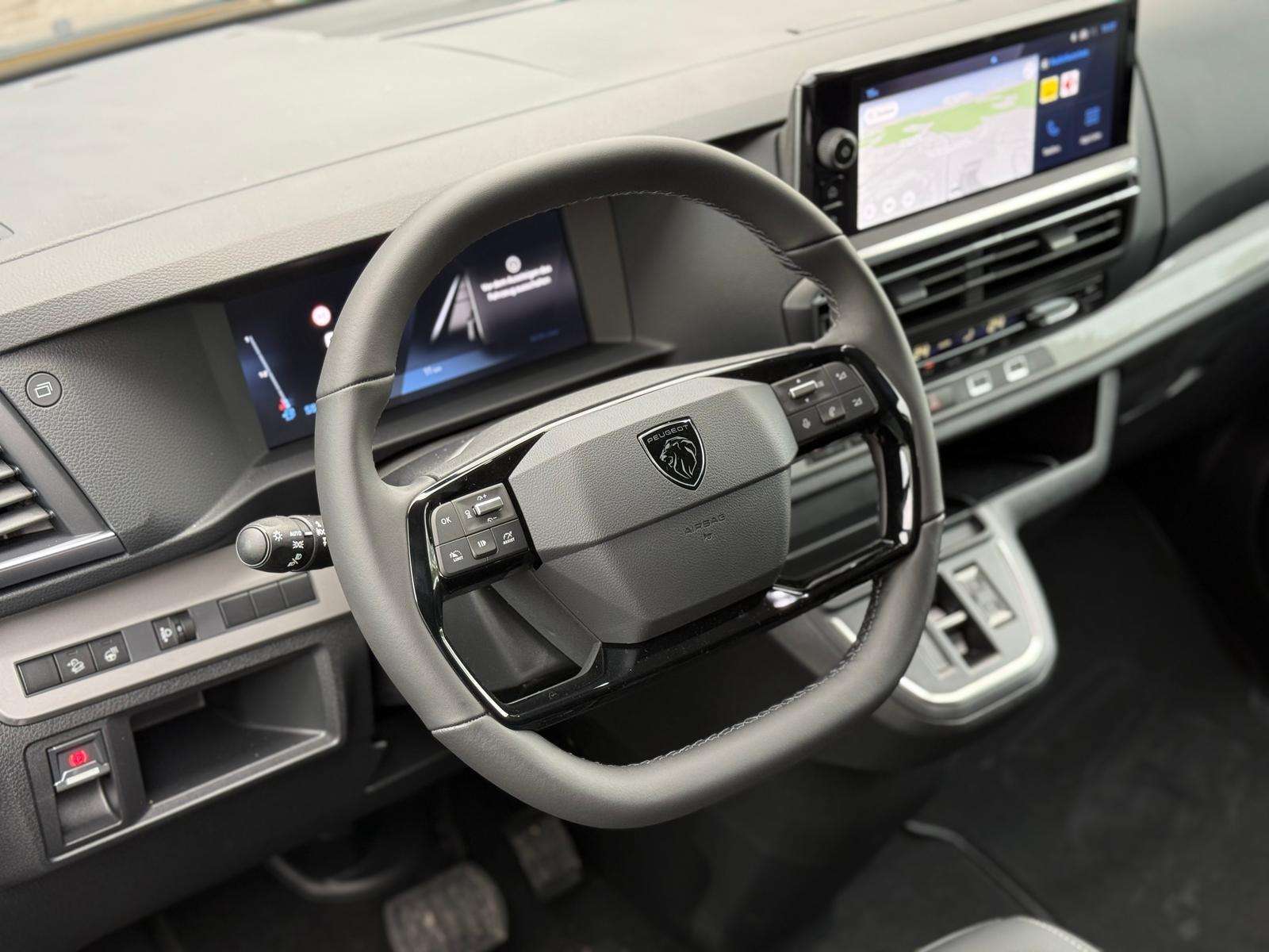 Fahrzeugbild eines Peugeot Traveller