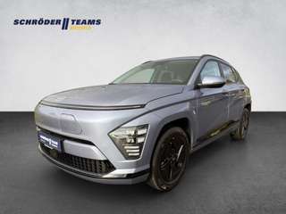 Schräge Frontansicht auf einen Hyundai Kona Elektro , freigestellt