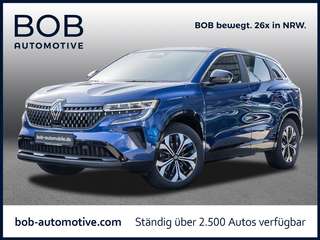 Schräge Frontansicht auf einen Renault Austral , freigestellt