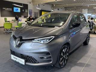 Schräge Frontansicht auf einen Renault ZOE , freigestellt