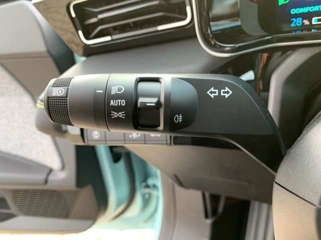 Fahrzeugbild eines Renault 4 E-TECH