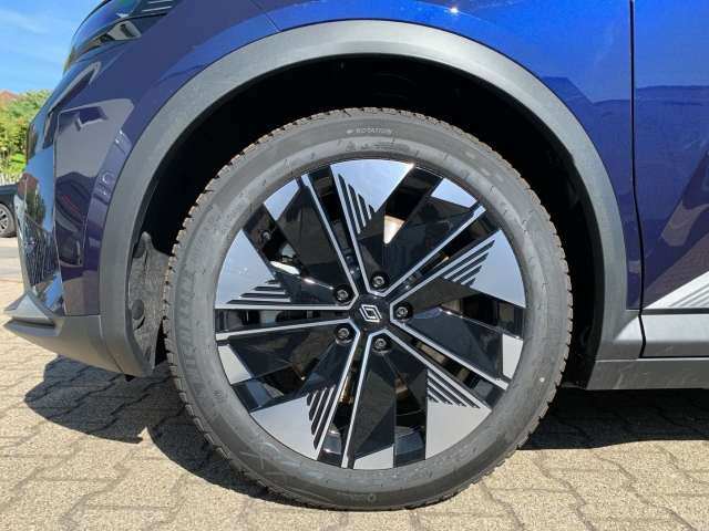 Fahrzeugbild eines Renault Scenic E-TECH
