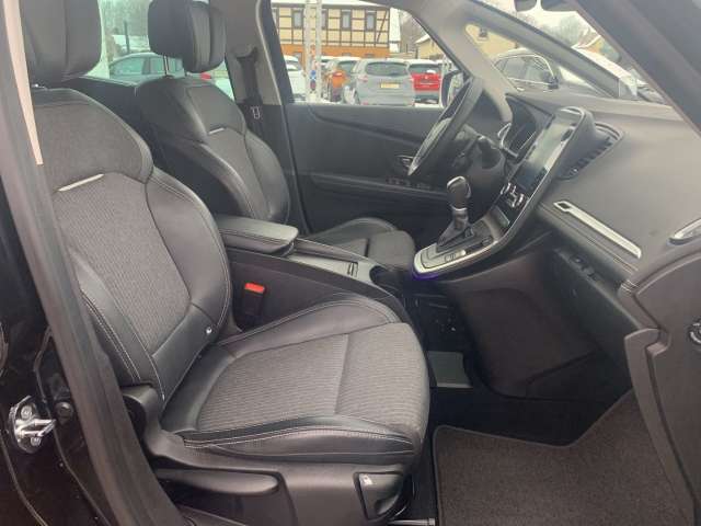 Fahrzeugbild eines Renault Grand Scénic