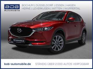 Schräge Frontansicht auf einen Mazda CX-5 , freigestellt