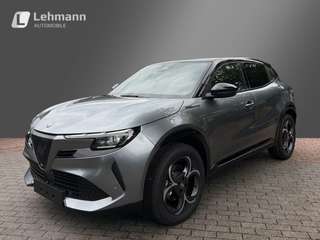 Schräge Frontansicht auf einen Alfa Romeo Junior , freigestellt