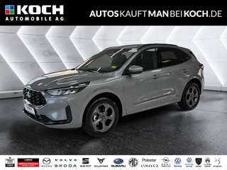 Schräge Frontansicht auf einen Ford Kuga , freigestellt