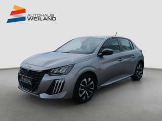 Schräge Frontansicht auf einen Peugeot 208 , freigestellt