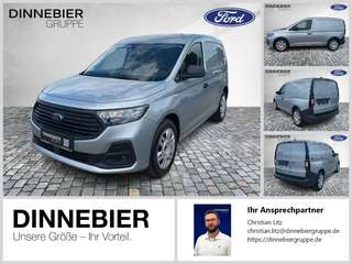 Schräge Frontansicht auf einen Ford Transit Connect , freigestellt