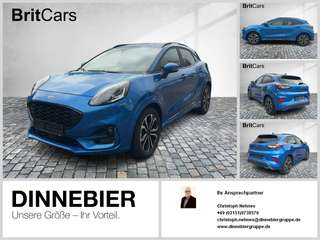 Schräge Frontansicht auf einen Ford Puma , freigestellt