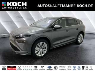 Schräge Frontansicht auf einen Skoda ENYAQ , freigestellt