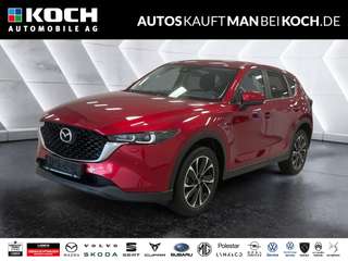 Schräge Frontansicht auf einen Mazda CX-5 , freigestellt