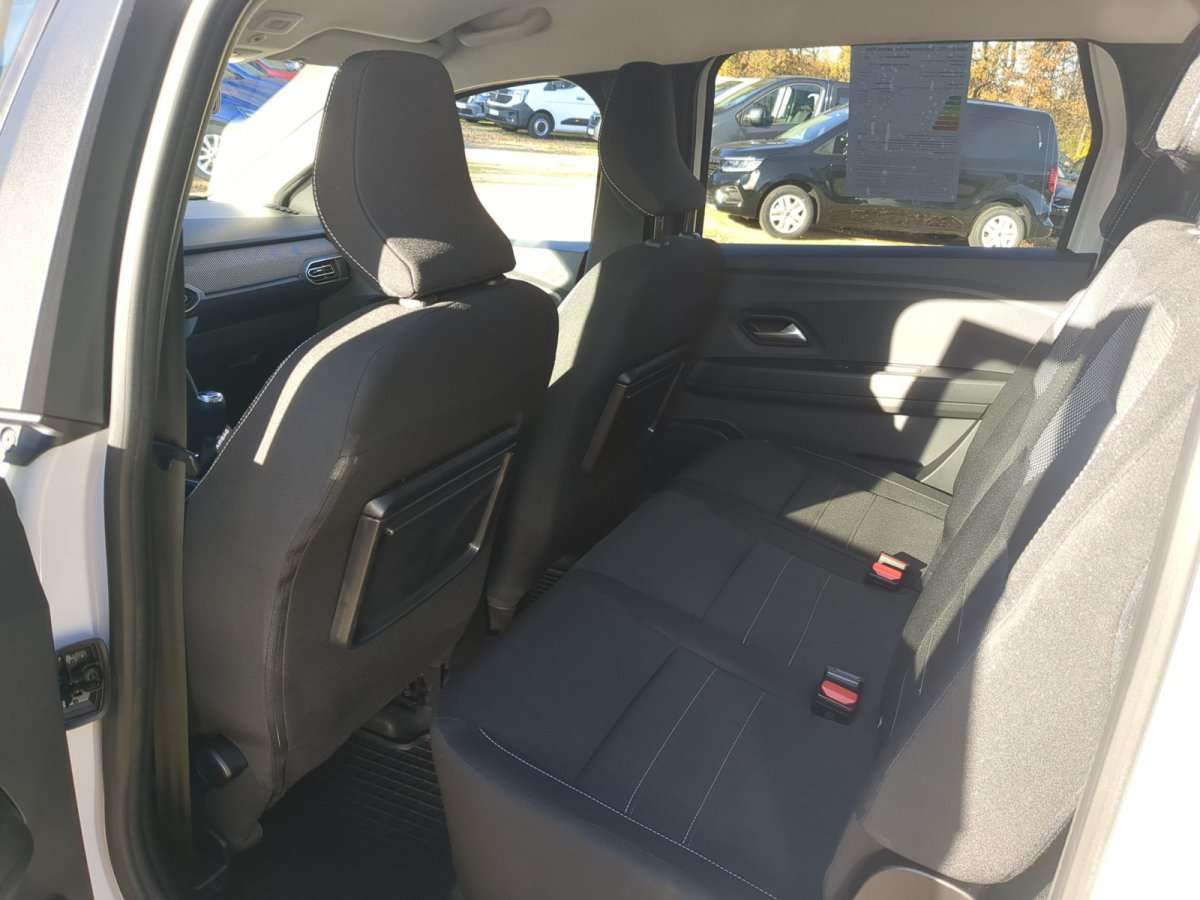 Fahrzeugbild eines Dacia Jogger