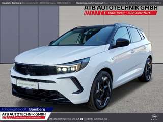 Schräge Frontansicht auf einen Opel Grandland X , freigestellt