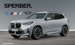 Schräge Frontansicht auf einen BMW X3 , freigestellt