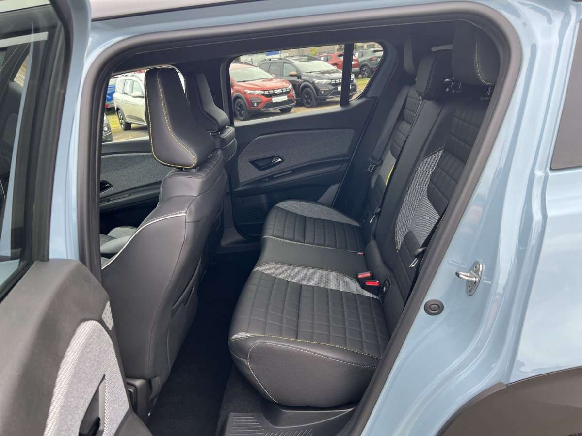 Fahrzeugbild eines Renault 4 E-TECH