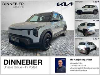 Schräge Frontansicht auf einen Kia EV2 , freigestellt