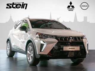 Schräge Frontansicht auf einen Mitsubishi ASX , freigestellt