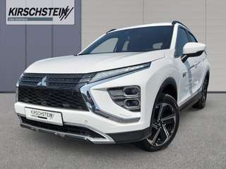 Schräge Frontansicht auf einen Mitsubishi Eclipse Cross , freigestellt