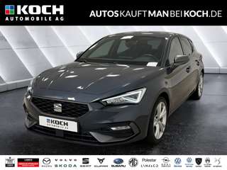 Schräge Frontansicht auf einen SEAT Leon , freigestellt