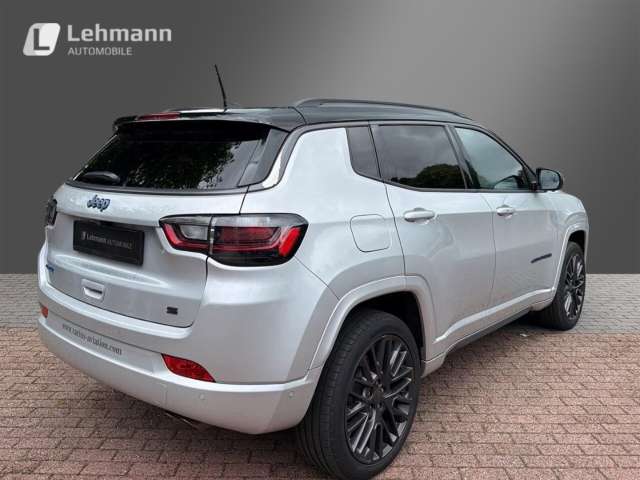 Fahrzeugbild eines Jeep Compass