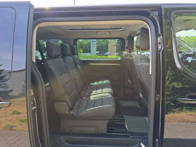 Fahrzeugbild eines Peugeot Traveller