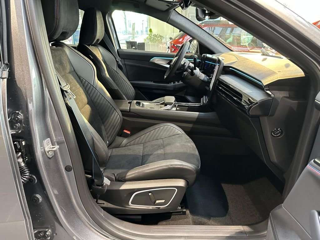 Fahrzeugbild eines Renault Rafale