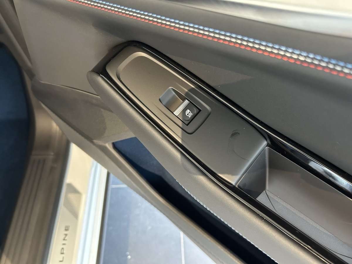 Fahrzeugbild eines Renault Rafale