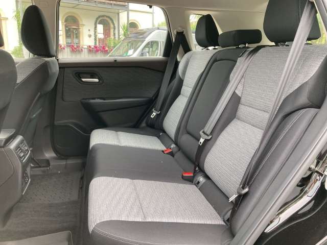 Fahrzeugbild eines Nissan X-TRAIL