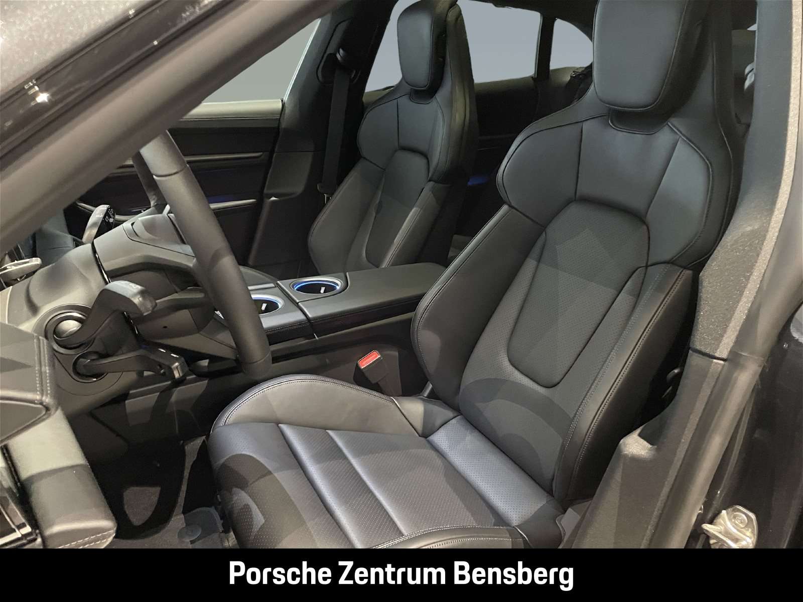 Fahrzeugbild eines Porsche Taycan