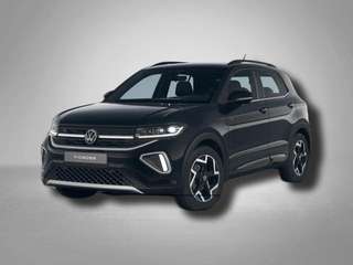 Schräge Frontansicht auf einen Volkswagen T-Cross , freigestellt