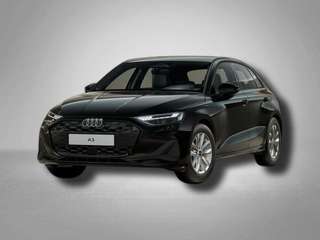 Schräge Frontansicht auf einen Audi A3 , freigestellt