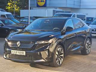 Schräge Frontansicht auf einen Renault Rafale , freigestellt