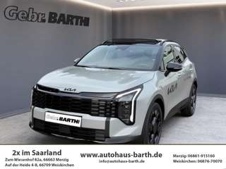 Schräge Frontansicht auf einen Kia Sportage , freigestellt