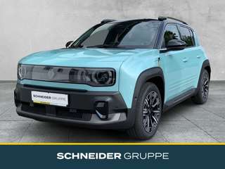 Schräge Frontansicht auf einen Renault 4 E-TECH , freigestellt