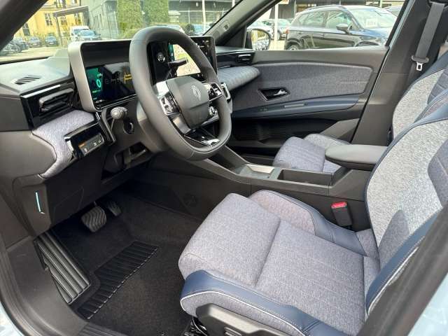 Fahrzeugbild eines Renault 4 E-TECH