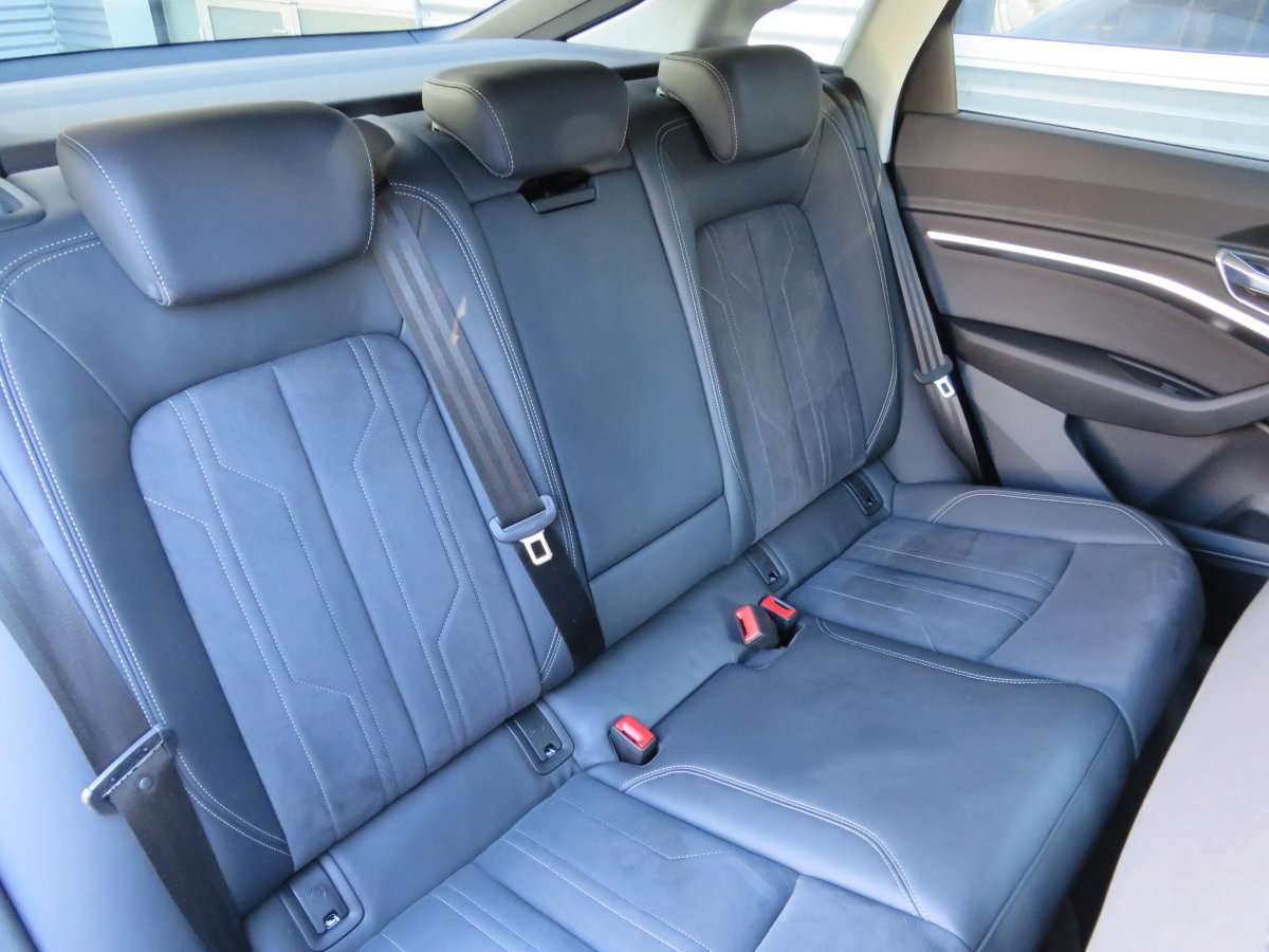 Fahrzeugbild eines Audi Q8 e-tron