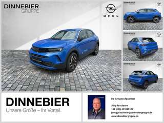 Schräge Frontansicht auf einen Opel Mokka , freigestellt