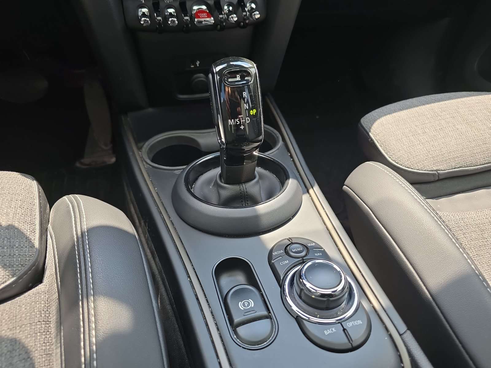 Fahrzeugbild eines MINI COOPER