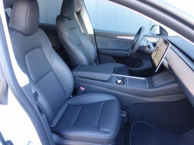 Fahrzeugbild eines TESLA Model Y