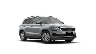 Schräge Frontansicht auf einen Skoda Karoq , freigestellt